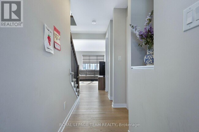 Building Photo - 331 Peninsula Rd