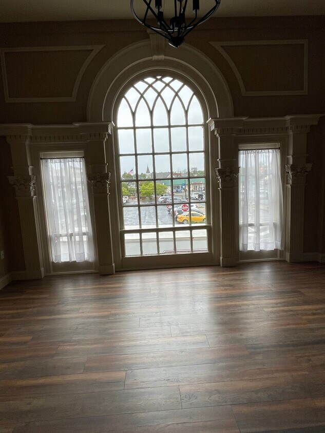 Foto principal - 245 W Broad St