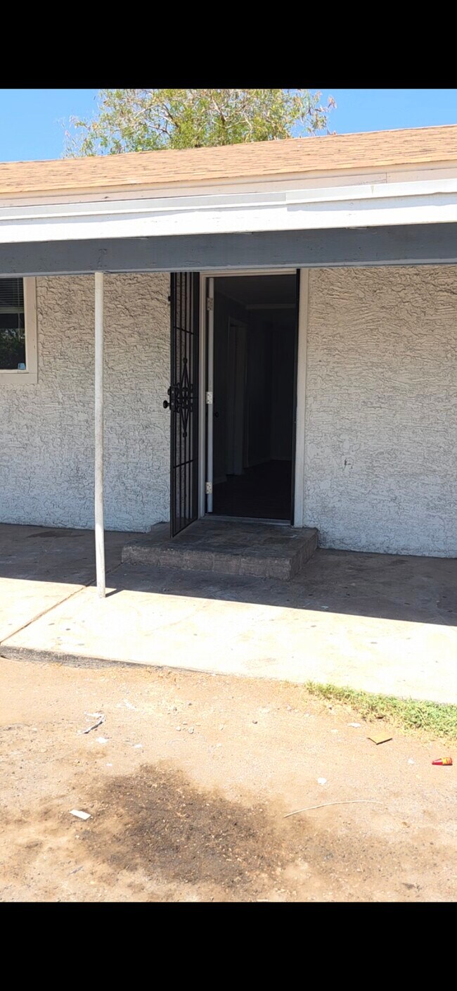 Foto del edificio - 2240 E Taylor St