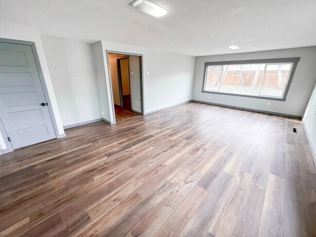 Foto del edificio - 61175 Ferguson Rd