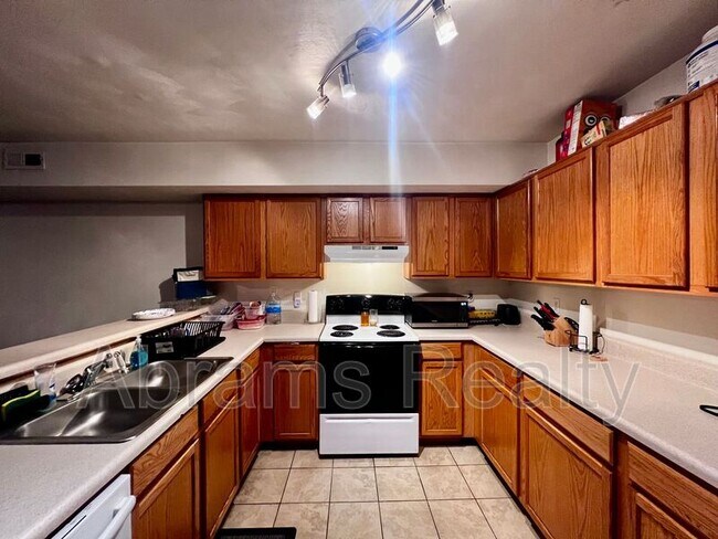 Building Photo - 1510 W 41st St
