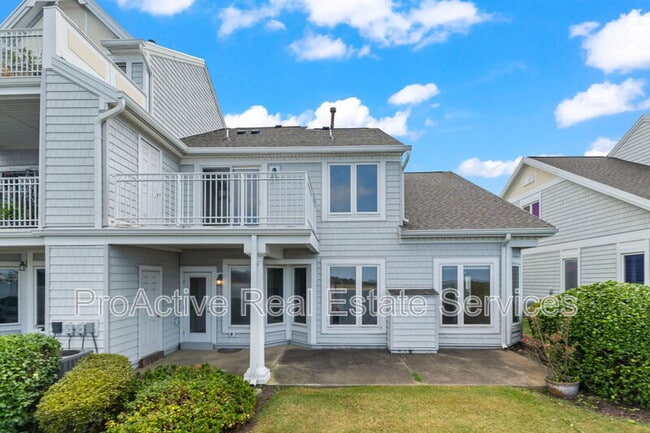 Building Photo - 9468 Bay Front Dr