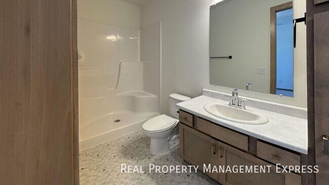 Foto del edificio - Modern 3 Bed 2.5 Bath Townhome Located in ...