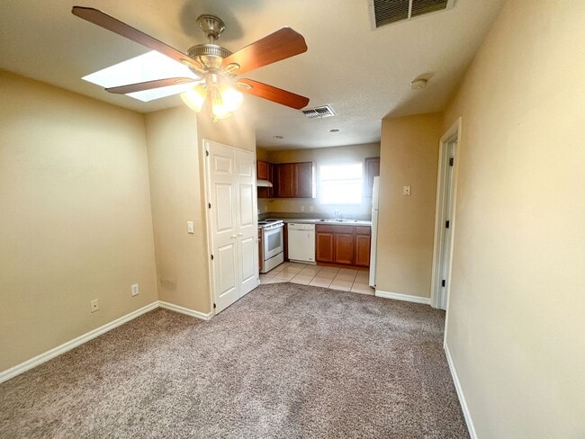 Photo - MOVE IN MAY-Water & electricity included 1x1 above garage apartment!! Full kitchen & bathroom!! W...