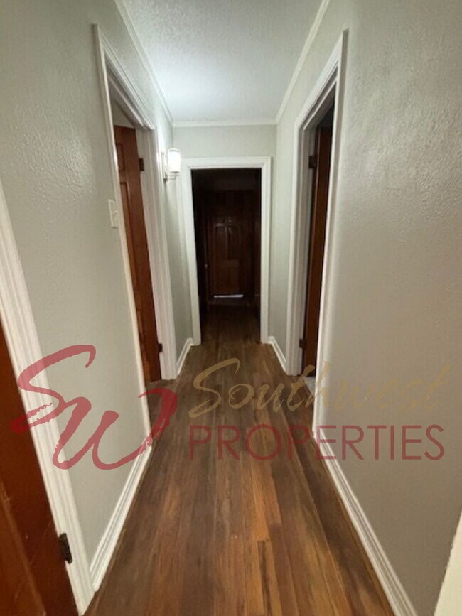 Foto del edificio - Spacious 4 Bedroom Home with Park-Like Backyard!