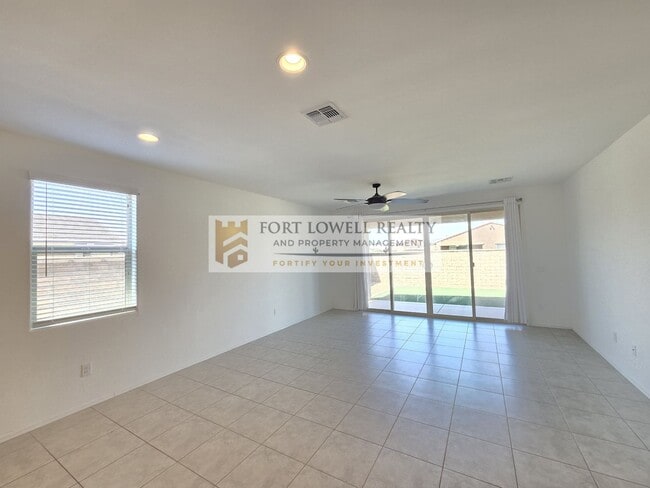 Foto del edificio - Modern 3 Bed / 2 Bath Home with Open Floor...