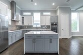 Foto principal - 1541 W 22nd St