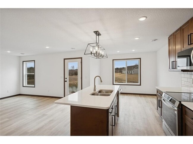 Building Photo - 18061 Walnut Circle