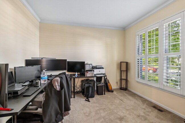 Foto del edificio - 9482 Inverness Dr