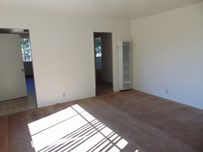 Building Photo - 281 Donna Way