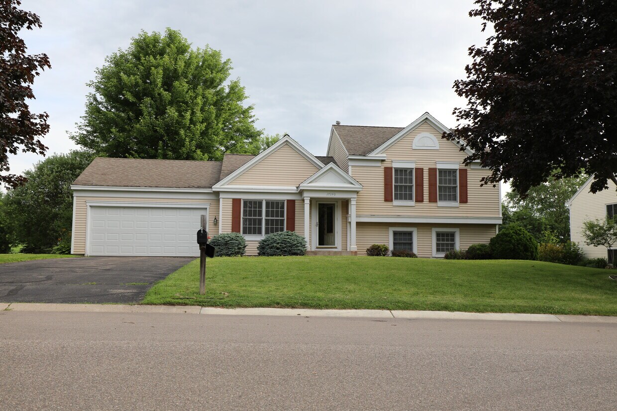 Primary Photo - 17240 Idlewood Way