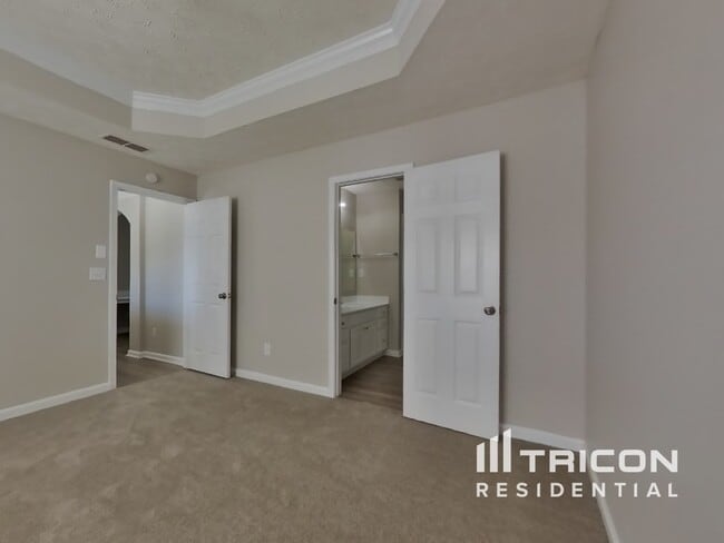 Building Photo - 6844 Bridgewood Dr