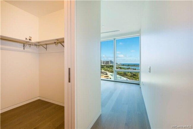 Foto del edificio - Waiea 11th Floor 2/2.5/2 with Ocean and Diamond Head Views