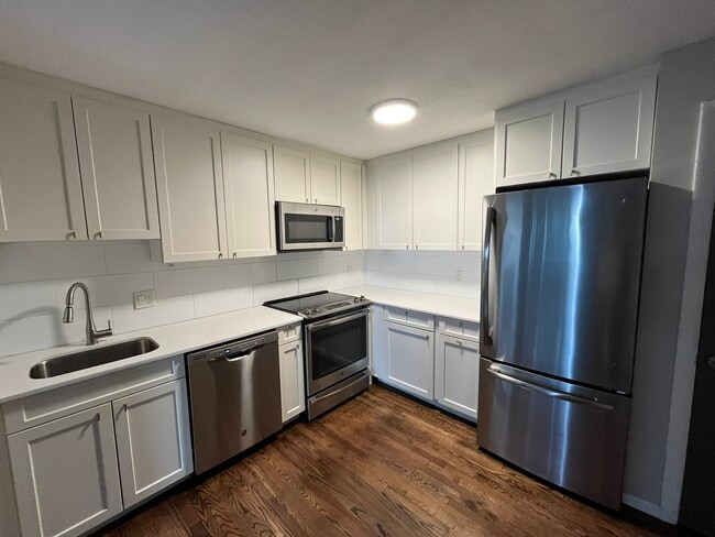 Building Photo - 44 Evergreen St