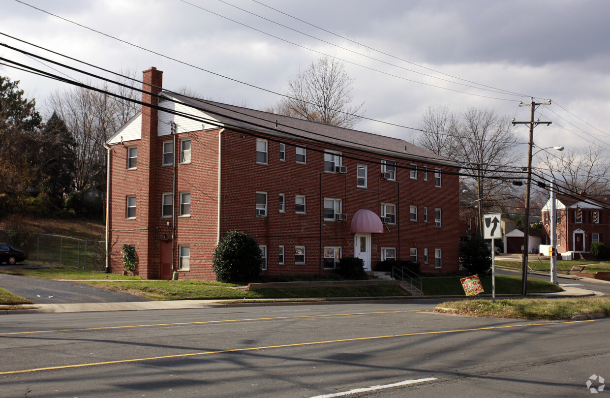 Foto principal - Huntington Station Apartments