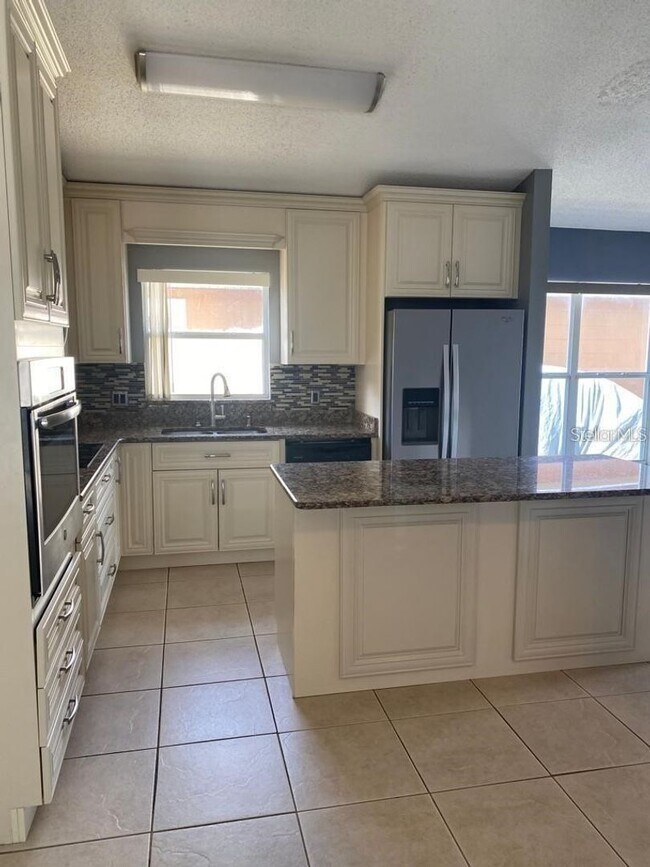 Foto del edificio - 9655 Hollyhill Dr