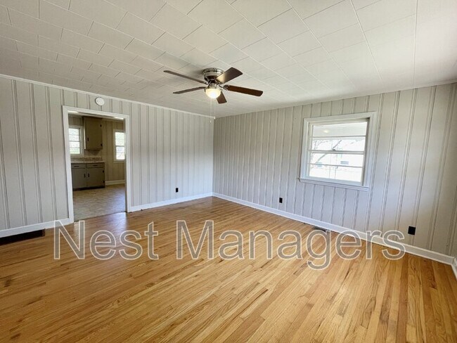 Building Photo - 531 E Donaldson Ave