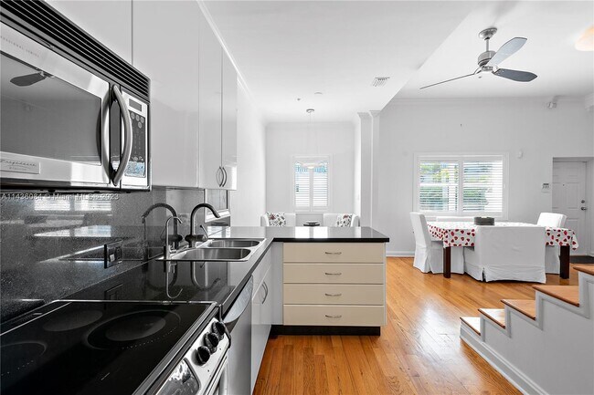 Building Photo - 361 Collins Ave