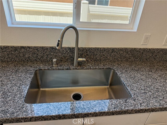 Foto del edificio - 333 Sunny Oak Ln