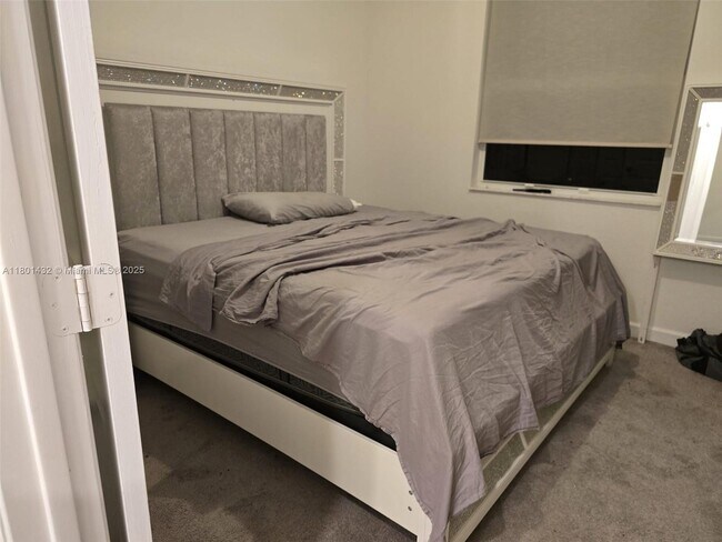 Foto del edificio - 2328 NW 125 St