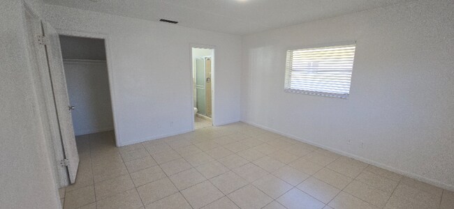 Building Photo - 7012 NW 79th Ave