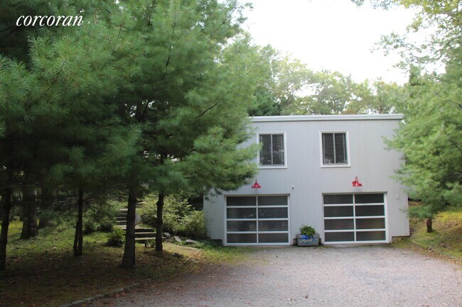 Building Photo - 4 Clamshell Ave