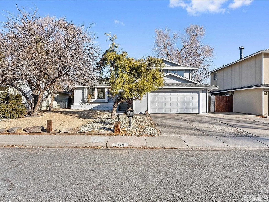 Primary Photo - 1132 La Via Way