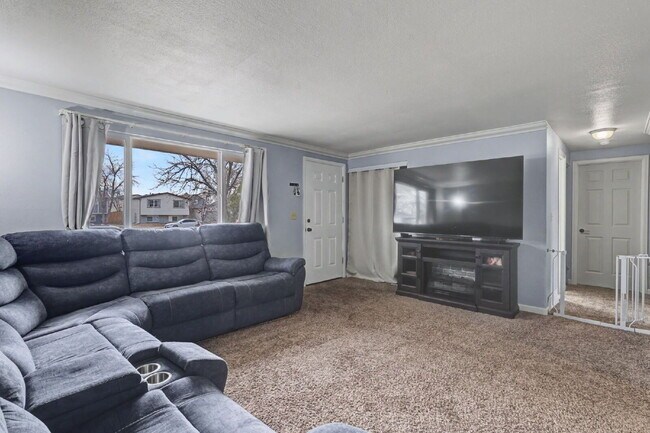 Foto del edificio - 695 Calle Entrada