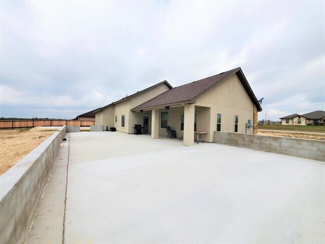 Building Photo - 1033 Diego Loop