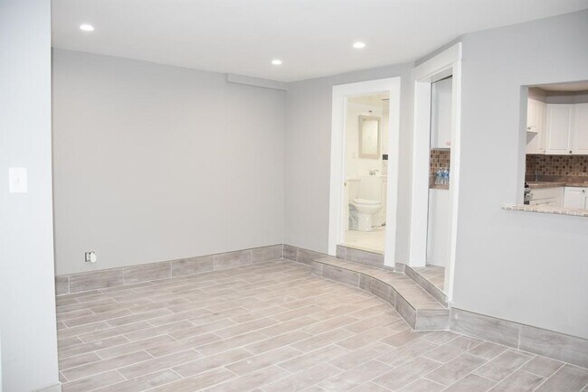 Building Photo - 6804 Meadowview Ave