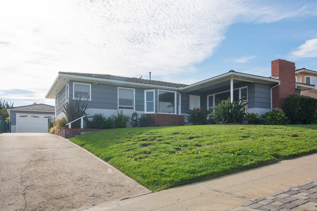 Foto principal - Charming Point Loma home with views!