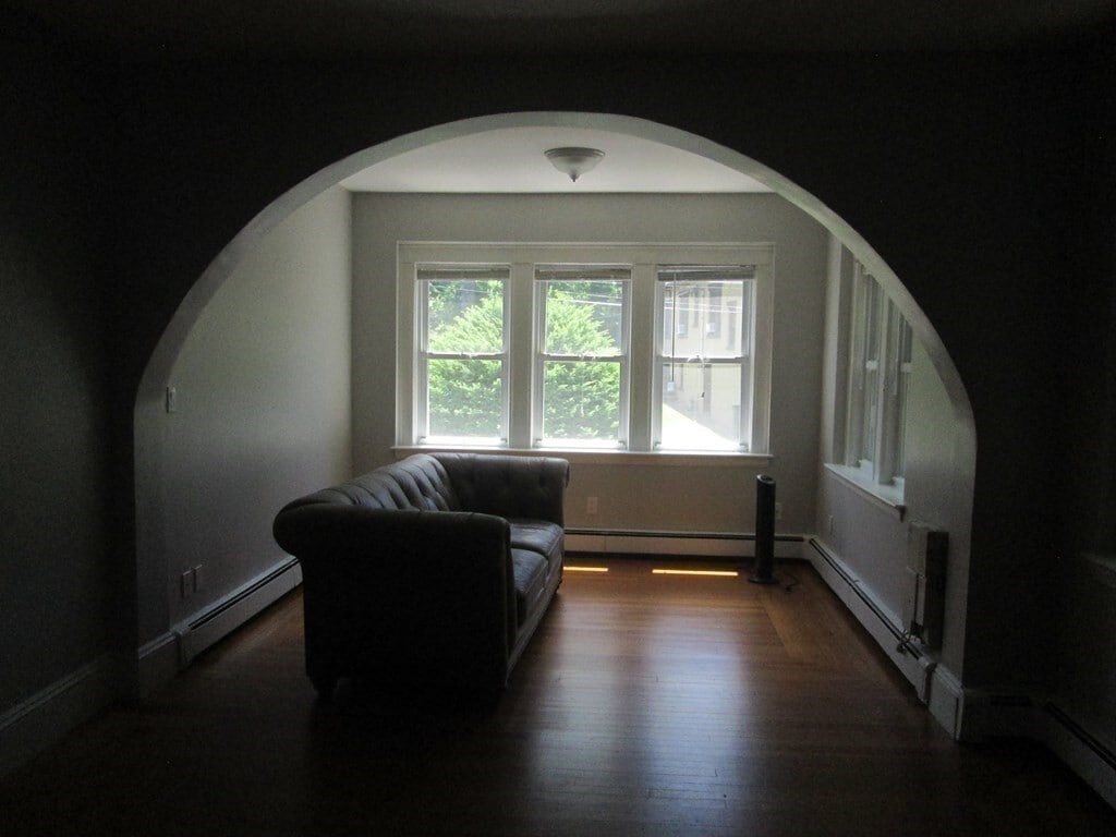 Building Photo - 8 Dunham St