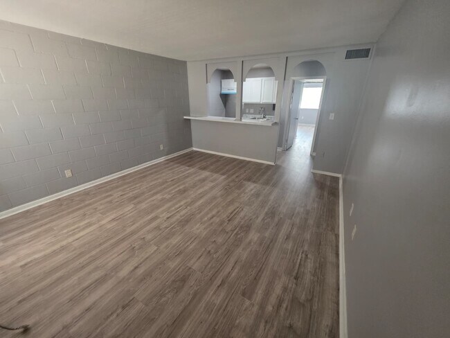 Foto del edificio - 1505 N West St