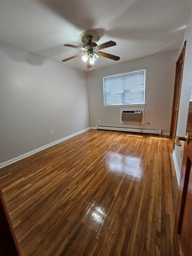 Foto del edificio - 2518 Tiemann Ave