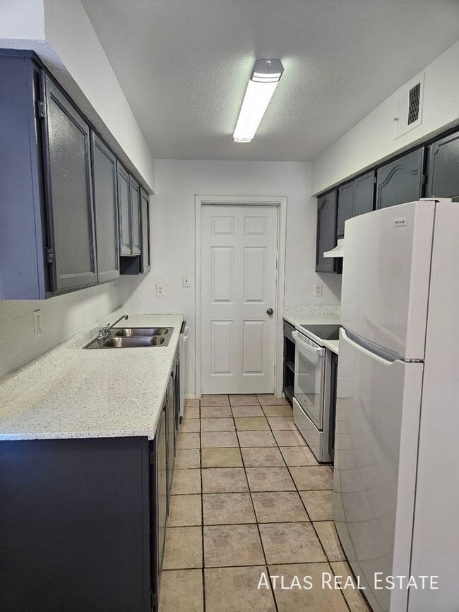 Building Photo - NOW AVAILABLE!! Renovated 2 Bedroom 1 Bath...