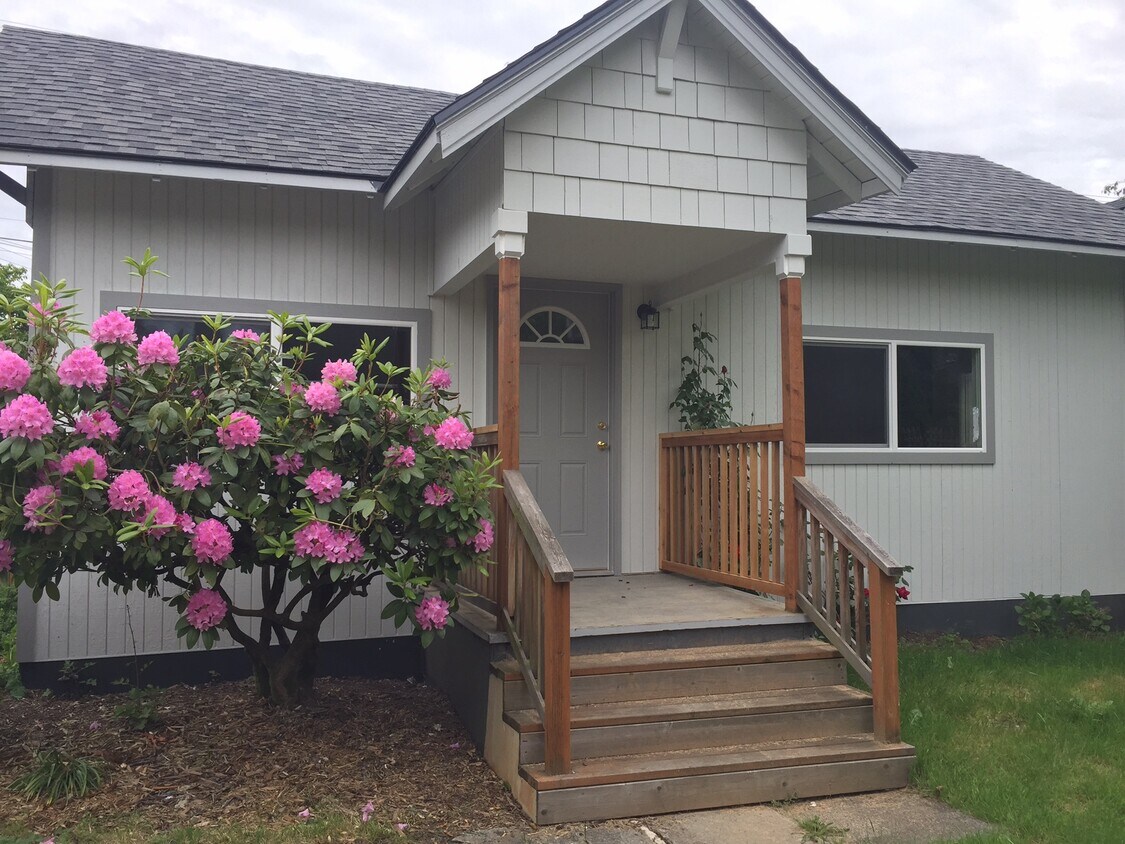 Front of house - 1515 Baker Ave