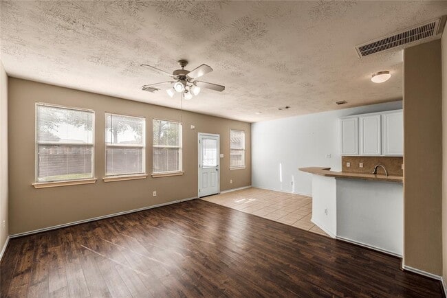 Building Photo - 5642 Claybeck Ln