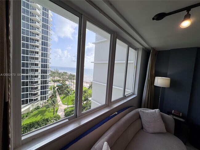 Foto del edificio - 19201 Collins Ave
