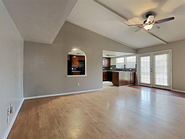 Foto del edificio - 4631 Kingussie Dr