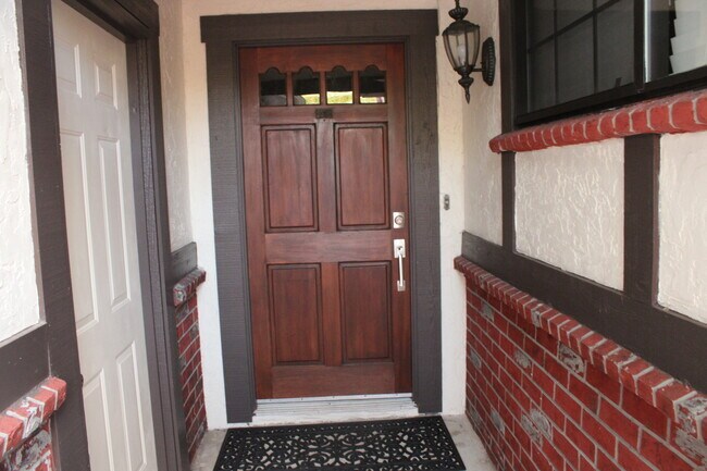 Foto del edificio - 2030 N Carpenter Rd
