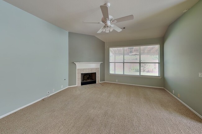 Building Photo - 15832 Coyote Hill Dr