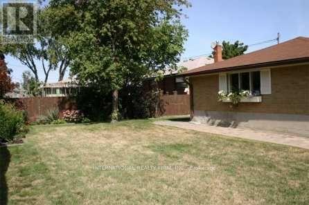 Building Photo - 2 Tynevale Dr