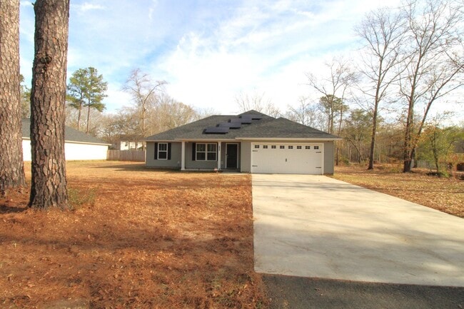 Building Photo - Across from Shaw AFB in town - Small pet f...