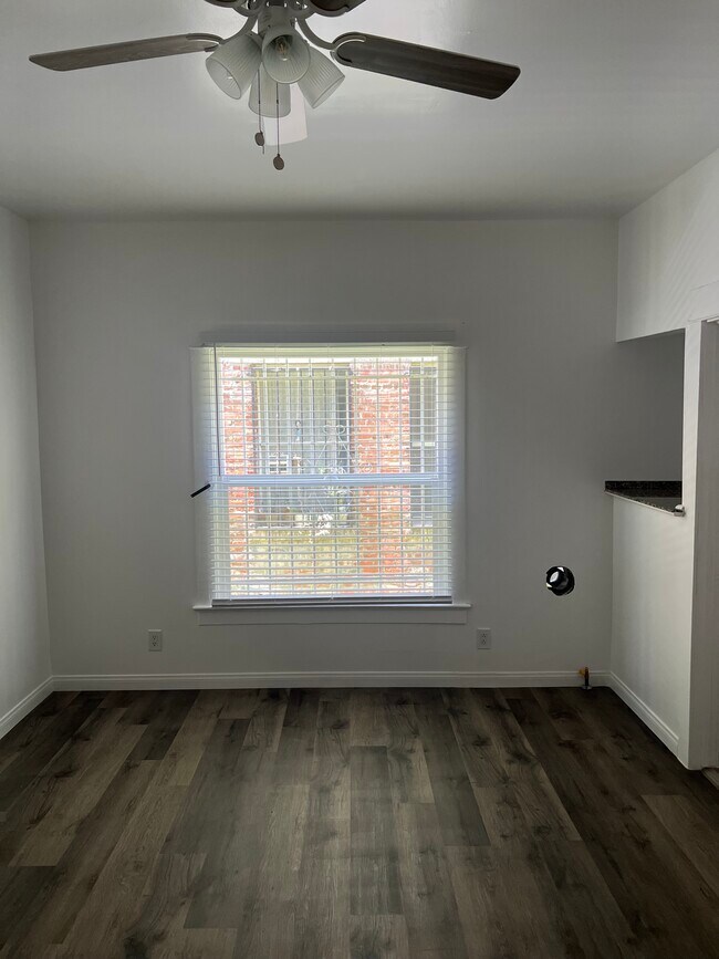 Building Photo - 444 S Burlington Ave