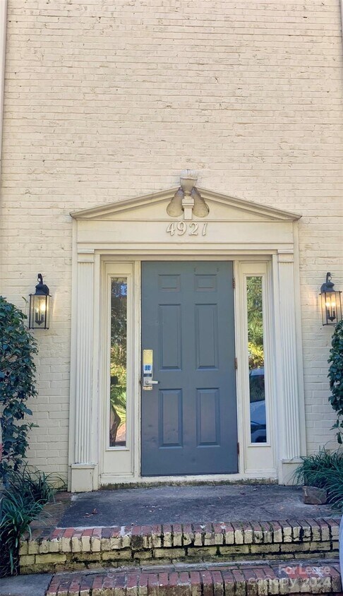 Primary Photo - 4921 Park Rd