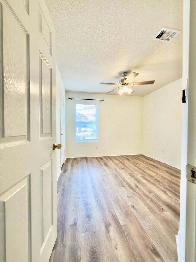 Building Photo - 4935 Fair Oak Dale Ln