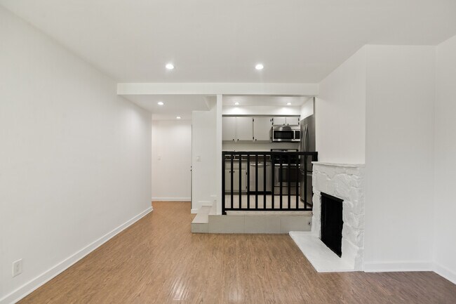 Foto del edificio - 9910 Robbins Dr