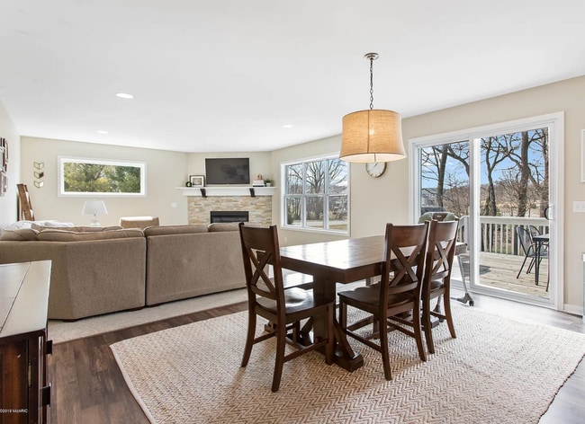 Building Photo - Rent this 5 bedroom house in Timberline Ac...