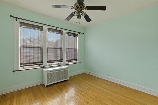 Foto del edificio - 7409 N Claremont Ave