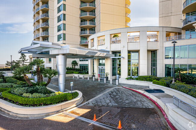 Building Photo - Palisade Palms